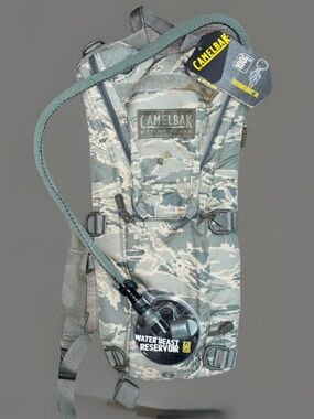 NWT CAMELBAK Thermobak Maximum Gear Water Beast Reservoir 3L 100oz  Digital Camo